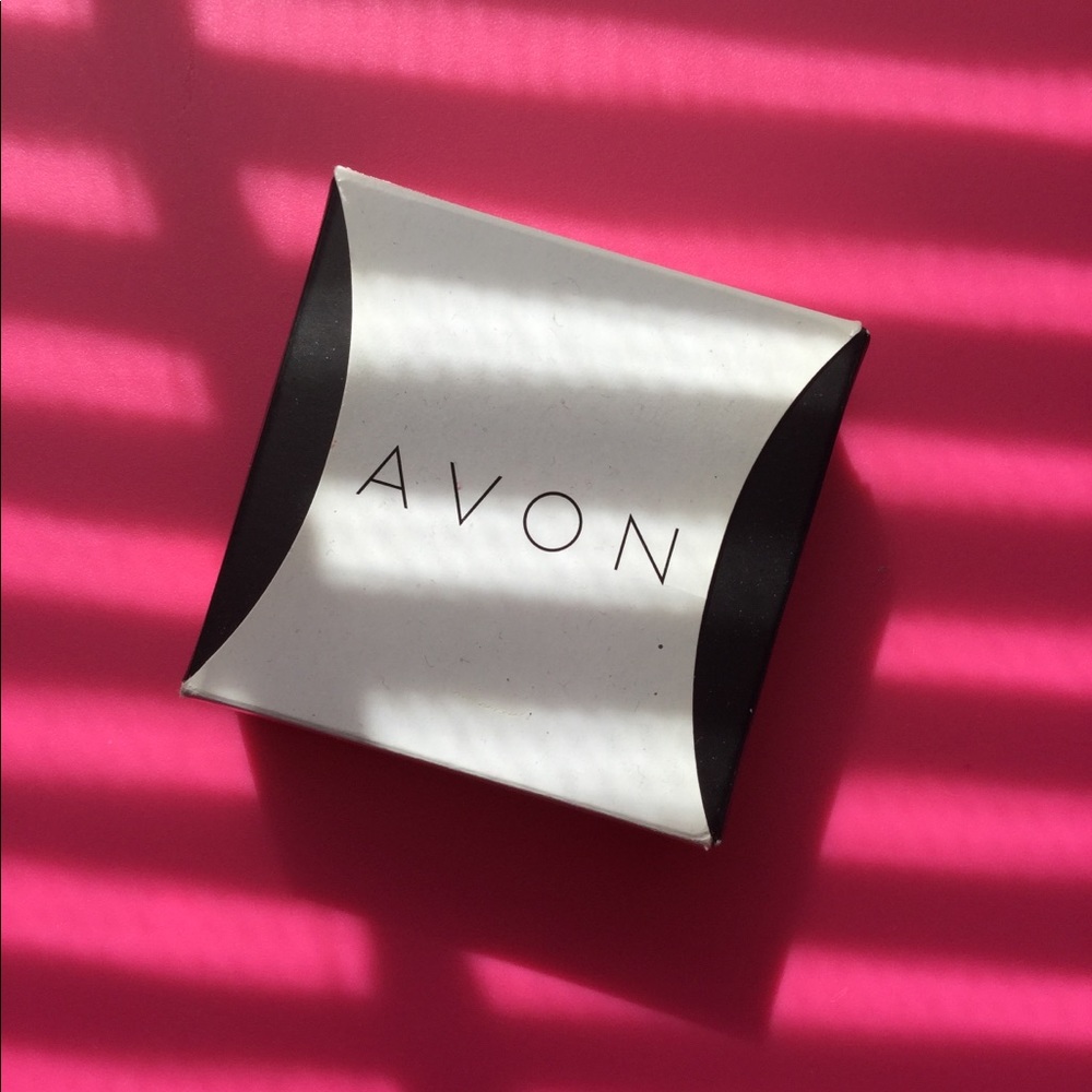 Avon Earring & Necklace set